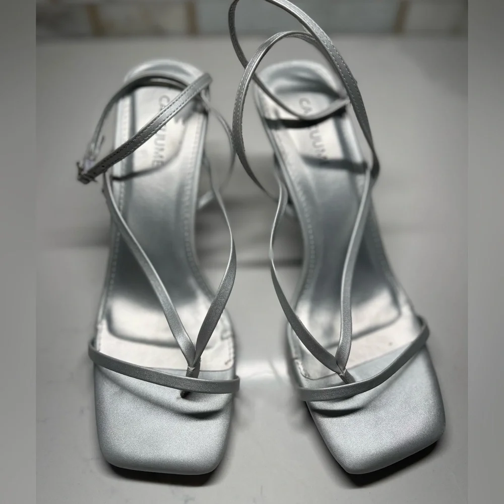 Grey thong style ankle strap kitten heels - Picture 4 of 7